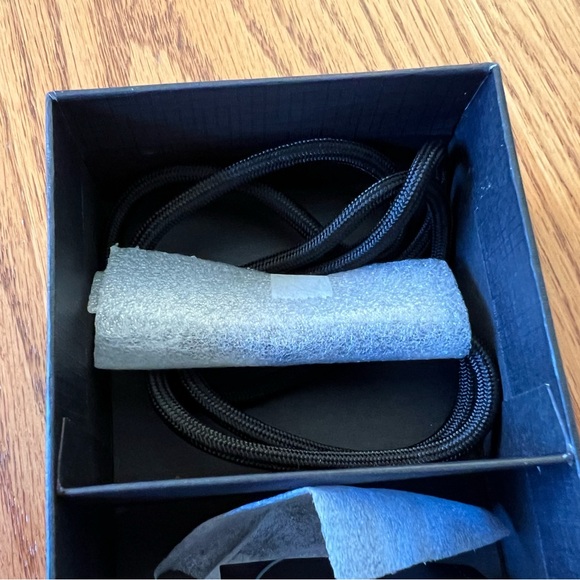 NIB Michael Kors AirPod Case in Hemp/Brown or Bright White - Picture 4 of 9